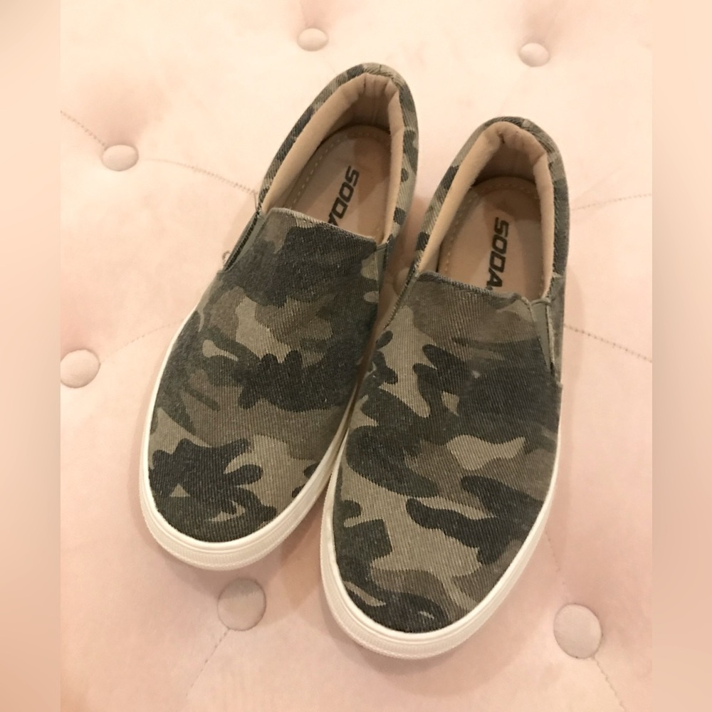 Soda Camo Slip On/Slide On Sneakers Size 6.5